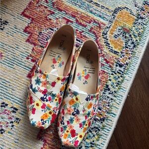 Tom’s Floral Slip ons